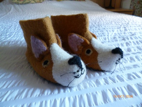 Nwot fox hand made felt - nwot,