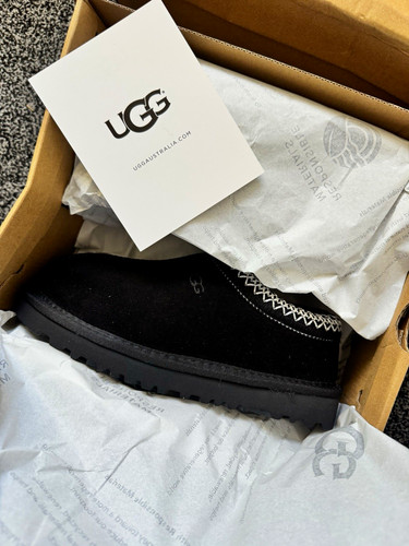 Ugg women black suede - women’s,